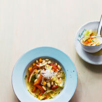 Minestrone mit weißen Bohnen Minestrone mit weißen Bohnen