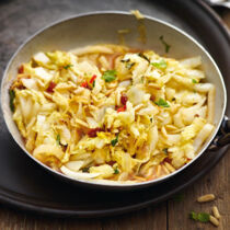 Chinakohl mit Chili und Rosinen Chinakohl mit Chili und Rosinen