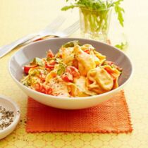 Tomaten-Sahne-Tortellini Tomaten-Sahne-Tortellini