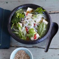 Miso-Nudelsuppe mit Gemüse Miso-Nudelsuppe mit Gemüse