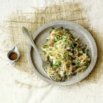 Zwiebel-Lauch mit Sesam Zwiebel-Lauch mit Sesam