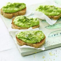 Crostini mit Erbsenpüree