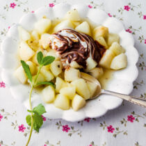 Birnen mit Schokoladenquark-Haube