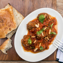 FLEISCHBÄLLCHEN IN TOMATENSAUCE