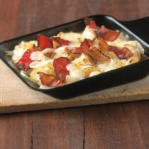 Zwiebeln mit Speck-Käse-Haube