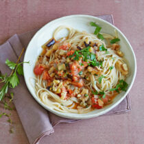 Kamut-Spaghetti mit Auberginen-Walnuss-Sugo