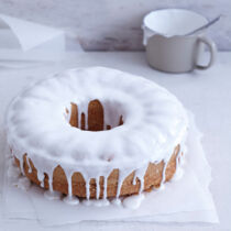 Feiner Rührkuchen mit weißem Rum