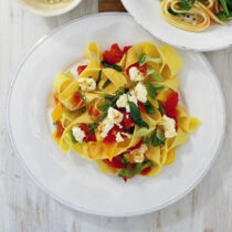 Paprikasauce mit Feta Paprikasauce mit Feta