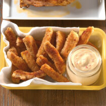 Schnitzel-Sticks mit Gurkendip Schnitzel-Sticks mit Gurkendip