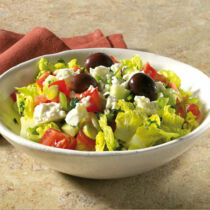 Türkischer Hirtensalat mit Frühlingszwiebeln Türkischer Hirtensalat mit Frühlingszwiebeln