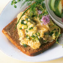 Zucchini-Kräuter-Rührei Zucchini-Kräuter-Rührei