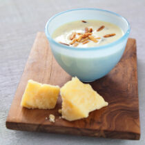 Leichte Käsesauce mit Pinienkernen Leichte Käsesauce mit Pinienkernen