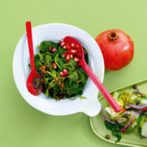 Spinat mit Granatapfelkernen