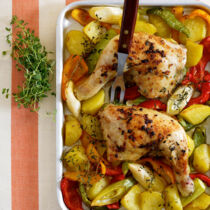 Hühnerkeulen auf Paprika-Lauch-Kartoffeln