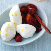 Fruchtkaltschale mit Schneeklößchen