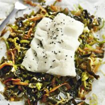 Kabeljau auf Wakame-Gemüse mit Ingwer Kabeljau auf Wakame-Gemüse mit Ingwer