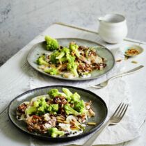 Romanesco auf Radicchio in Pfefferrahm Romanesco auf Radicchio in Pfefferrahm