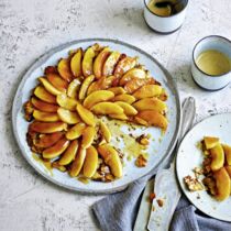 Tarte Tatin mit Mandelblättchenboden Tarte Tatin mit Mandelblättchenboden