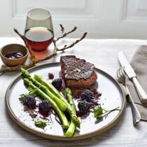 Filetsteaks mit Chili-Brombeer-Sauce