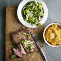 Gebratenes Rinderfilet mit Sellerie-Salsa und Süßkartoffelstampf