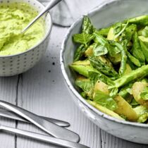 Spargel-Kartoffel-Salat mit Erbsencreme