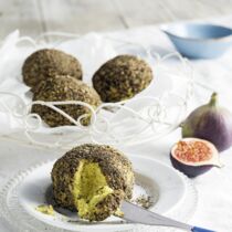 Gereifter Pfeffer-Mandel-Käse Gereifter Pfeffer-Mandel-Käse