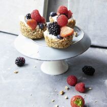 Granola-Cups mit Beeren Granola-Cups mit Beeren
