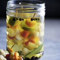 Sauerscharfe Gemüsespießchen Sauerscharfe Gemüsespießchen