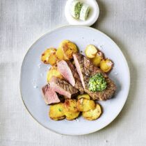 Rumpsteak mit Bratkartoffeln und Kräuterbutter