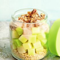 Melonensalat mit Joghurt und Walnüssen Melonensalat mit Joghurt und Walnüssen