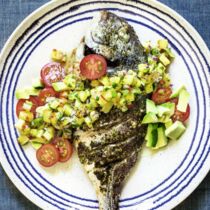 Fisch mit Ananas-Salsa Fisch mit Ananas-Salsa