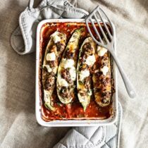 Zucchini-Schiffchen mit Hackfüllung Zucchini-Schiffchen mit Hackfüllung