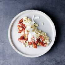 Kokos-Couscous mit Erdbeeren