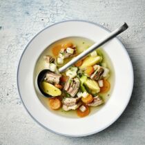 Wilde Rippchensuppe mit Grießnockerl