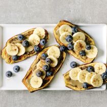 Süßkartoffel-Toast mit Obst