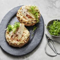 Forellenbrötchen mit Möhrenquark