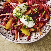 Gemüsesalat mit Ziegenkäse