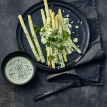 Weißer Spargel mit grüner Sauce