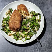 Auberginen-Cordon-bleu mit Spinat-Bohnen-Gemüse