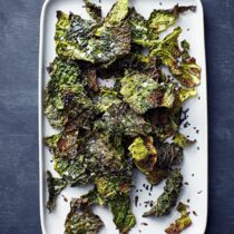 Gebackene Wirsing-Sesam-Chips