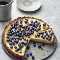 K&auml;sekuchen mit Seidentofu und Beeren