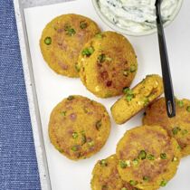 Couscous-Erbsen-Puffer mit Zaziki Couscous-Erbsen-Puffer mit Zaziki
