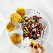 Süßkartoffel-Falafel
mit Rote-Bete-Salat Süßkartoffel-Falafel
mit Rote-Bete-Salat