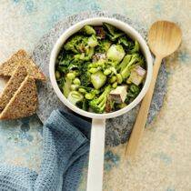 Grüner Gemüseeintopf mit Edamame Grüner Gemüseeintopf mit Edamame