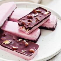 Erdbeer-Eisriegel
im Schokokleid Erdbeer-Eisriegel
im Schokokleid