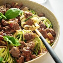 Zoodles mit Rinderhackfleisch