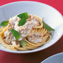 Spaghetti mit Nuss-Sauce Spaghetti mit Nuss-Sauce