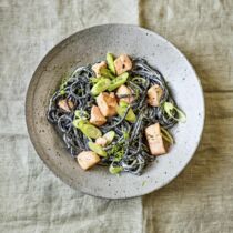 Sepia-Spaghetti-Salat mit Lachs Sepia-Spaghetti-Salat mit Lachs