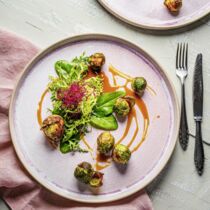 Frittierter Rosenkohl mit salzigem Whiskey-Karamell Frittierter Rosenkohl mit salzigem Whiskey-Karamell