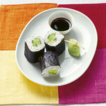 Sushi mit Avocado-Ingwer-Dip Sushi mit Avocado-Ingwer-Dip